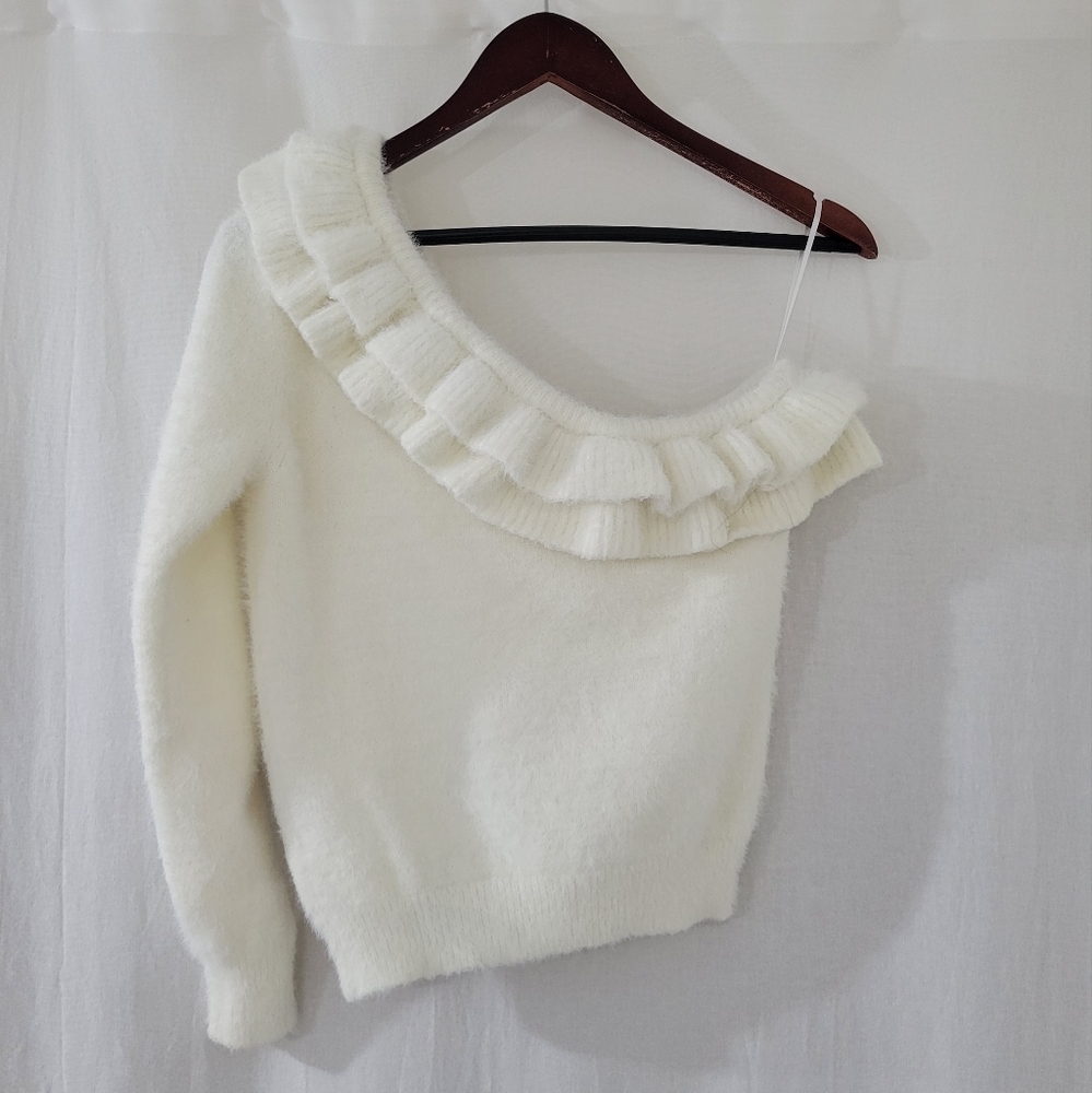 DO+BE White Fuzzy One Sleeve Cold Shoulder Asymmetrical Sweater Size S - Picture 2 of 6
